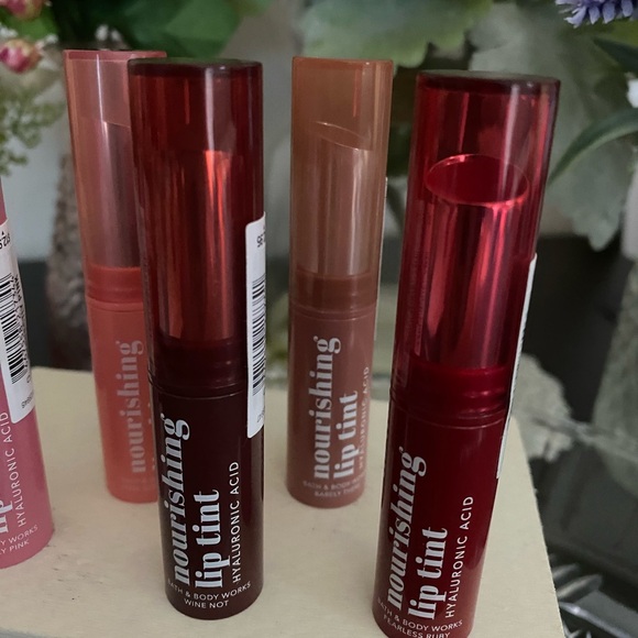 🆕💋 BATH & BODY WORKS NOURISHING LIP TINT COLLECTION. BRAND NEW FACTORY SEALED - Picture 3 of 6